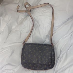 Selling this I barely used it gift from my grandma